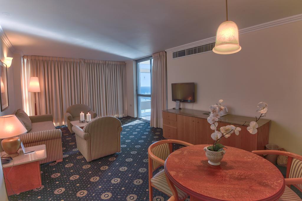 Hotel The Seasons -studio & 3*